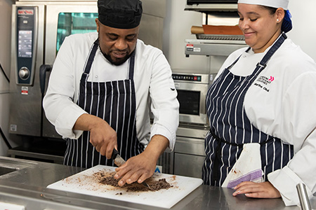 Student in the kitchen workshop